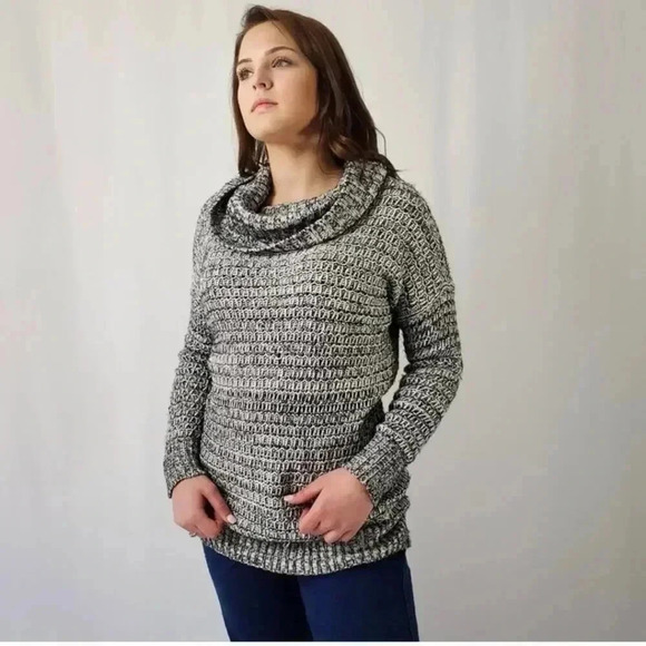 Volcom Turtleneck Knit Sweater - Small - Picture 2 of 9